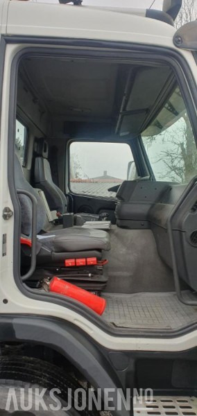 Camión multibasculante 2000 Volvo FM-12 MED KASSE OG MASKINFLAK