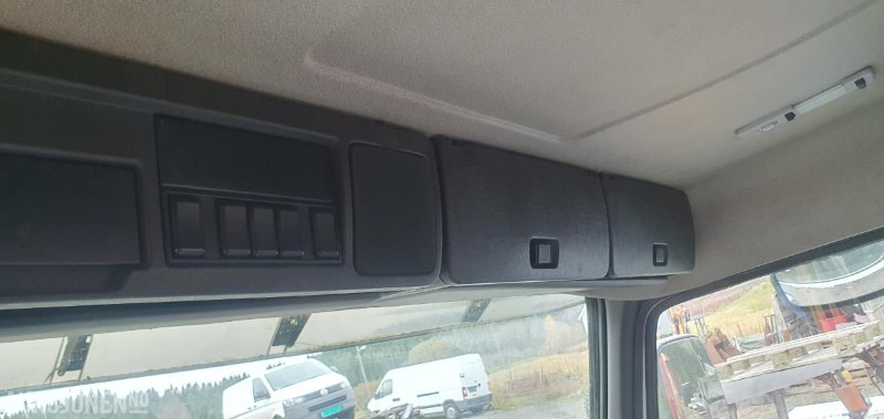 Camión multibasculante 2000 Volvo FM-12 MED KASSE OG MASKINFLAK