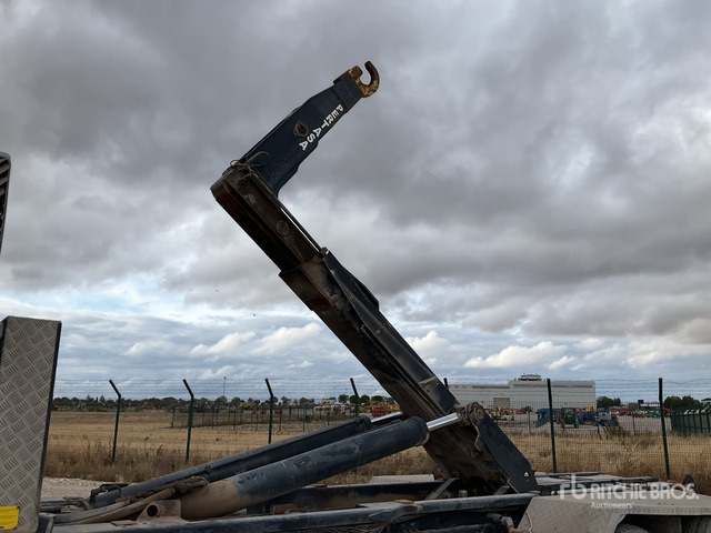 Camión multibasculante 2004 Volvo FM12-280 6x2 Hooklift Truck