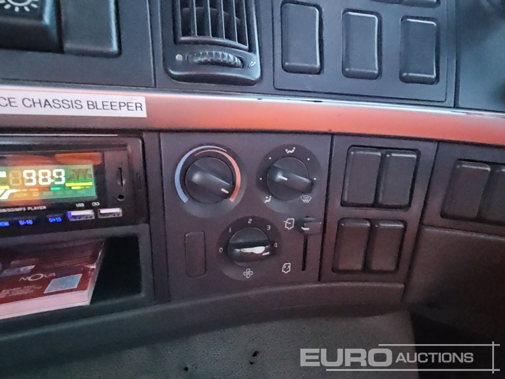 Camión multibasculante 2005 Volvo FM12 340