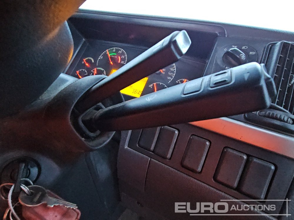 Camión multibasculante 2005 Volvo FM12 340