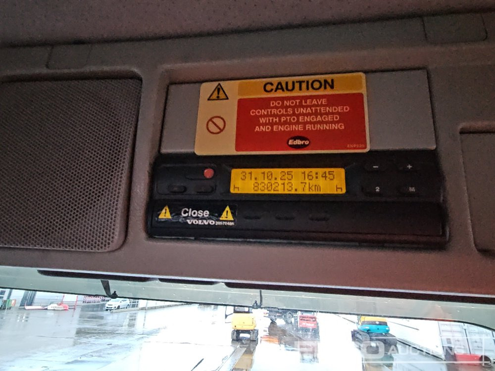 Camión multibasculante 2005 Volvo FM12 340