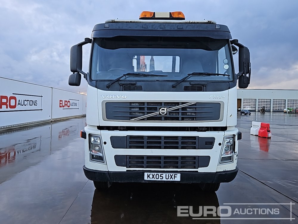 Camión multibasculante 2005 Volvo FM12 340