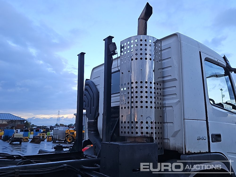 Camión multibasculante 2005 Volvo FM12 340