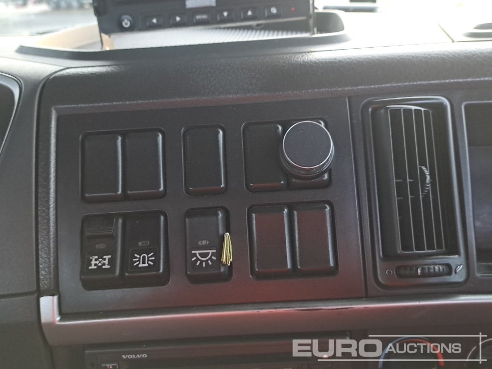 Camión multibasculante 2011 Volvo FM