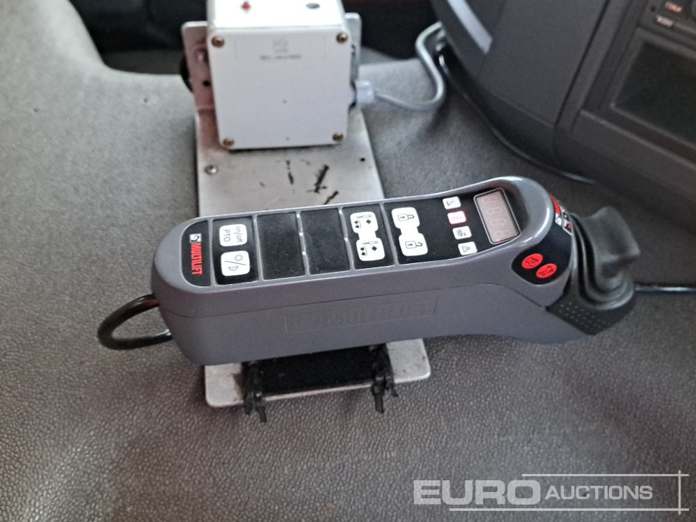 Camión multibasculante 2011 Volvo FM