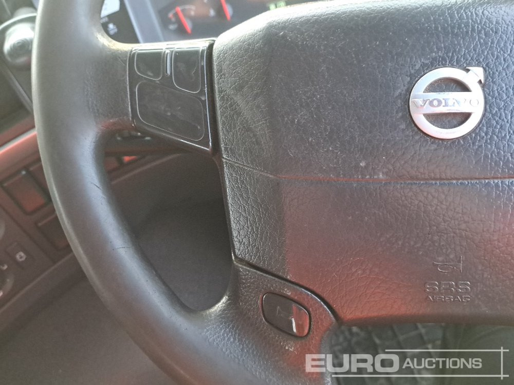 Camión multibasculante 2011 Volvo FM