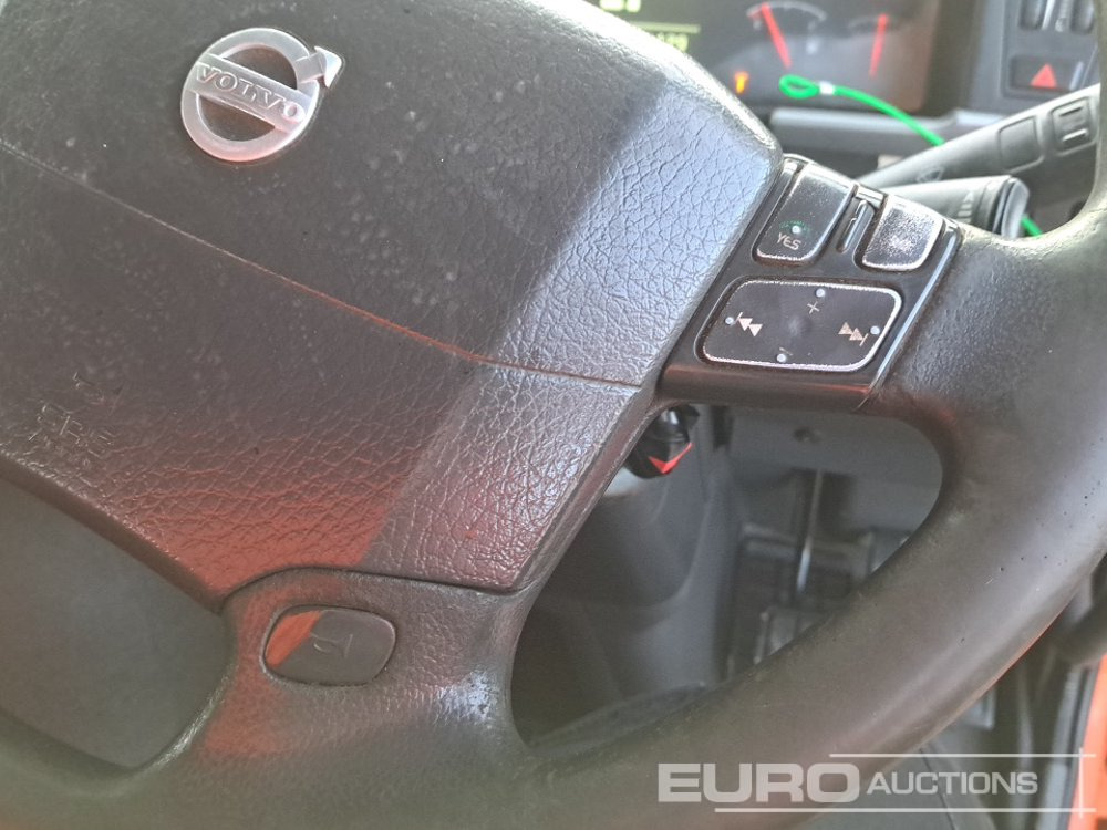 Camión multibasculante 2011 Volvo FM