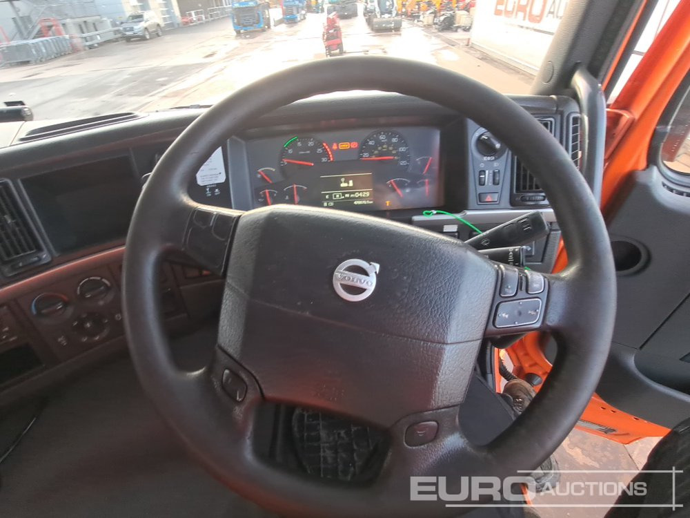 Camión multibasculante 2011 Volvo FM