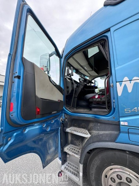 Camión multibasculante 2019 Volvo FH 540 - Krokbil - Fjernstyrt Palfinger krokløftpåbygg med knekk på tårn - Nylig EU godkjent