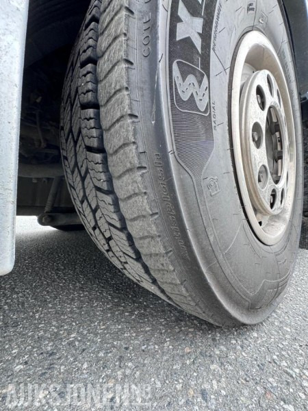 Camión multibasculante 2019 Volvo FH 540 - Krokbil - Fjernstyrt Palfinger krokløftpåbygg med knekk på tårn - Nylig EU godkjent