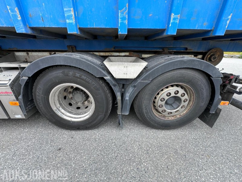 Camión multibasculante 2019 Volvo FH 540 - Krokbil - Fjernstyrt Palfinger krokløftpåbygg med knekk på tårn - Nylig EU godkjent