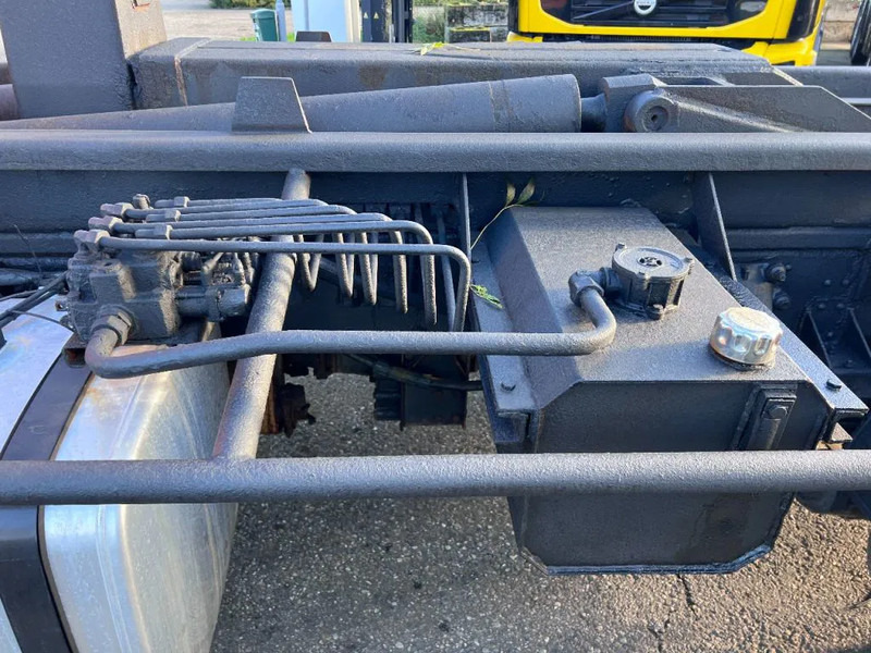 Camión multibasculante DAF 1900 TURBO 4X4 HOOKLIFT