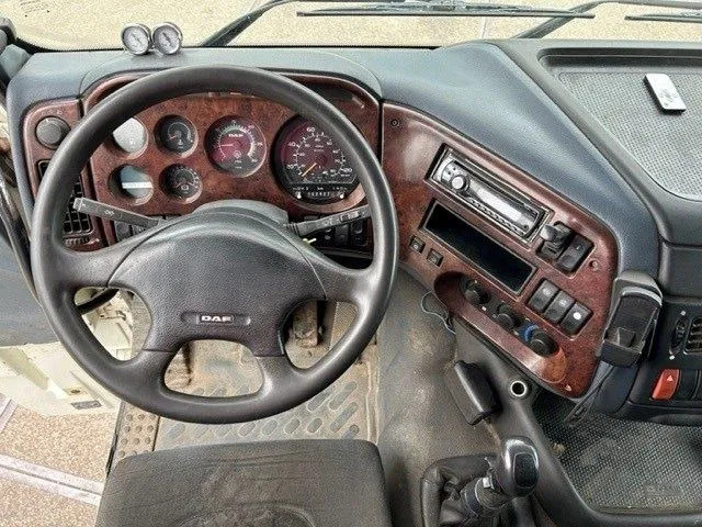 Camión multibasculante DAF 95.480 XF SPACECAB 6x2 WITH HOOK-ARM SYSTEM (EURO 3 / ZF16 MANUAL GEARBOX / ZF-INTARDER / STEEL-/AIR SUSPENSION / AIRCONDITIONIN