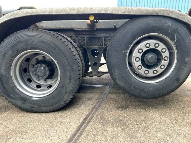 Camión multibasculante DAF 95.480 XF SPACECAB 6x2 WITH HOOK-ARM SYSTEM (EURO 3 / ZF16 MANUAL GEARBOX / ZF-INTARDER / STEEL-/AIR SUSPENSION / AIRCONDITIONIN