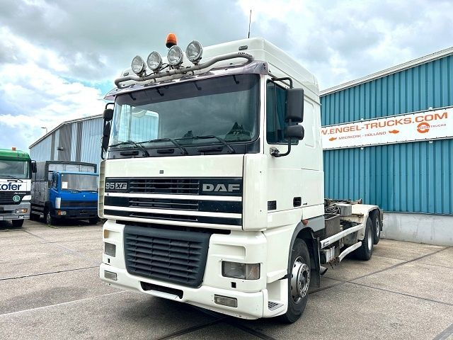 Camión multibasculante DAF 95.480 XF SPACECAB 6x2 WITH HOOK-ARM SYSTEM (EURO 3 / ZF16 MANUAL GEARBOX / ZF-INTARDER / STEEL-/AIR SUSPENSION / AIRCONDITIONIN