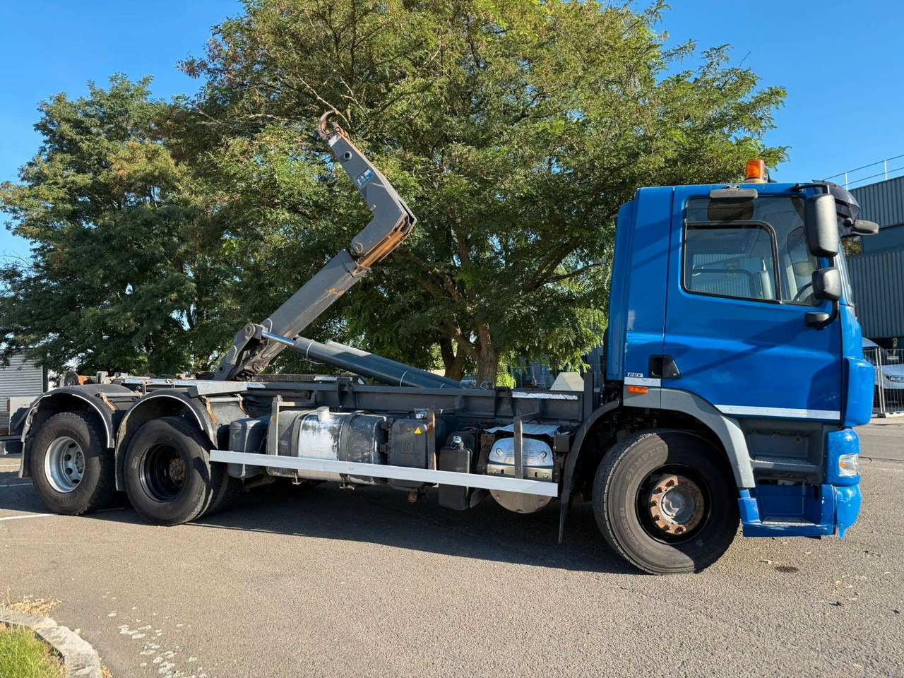 Camión multibasculante DAF CF85.360. Klima. E5. VDL. Tempomat