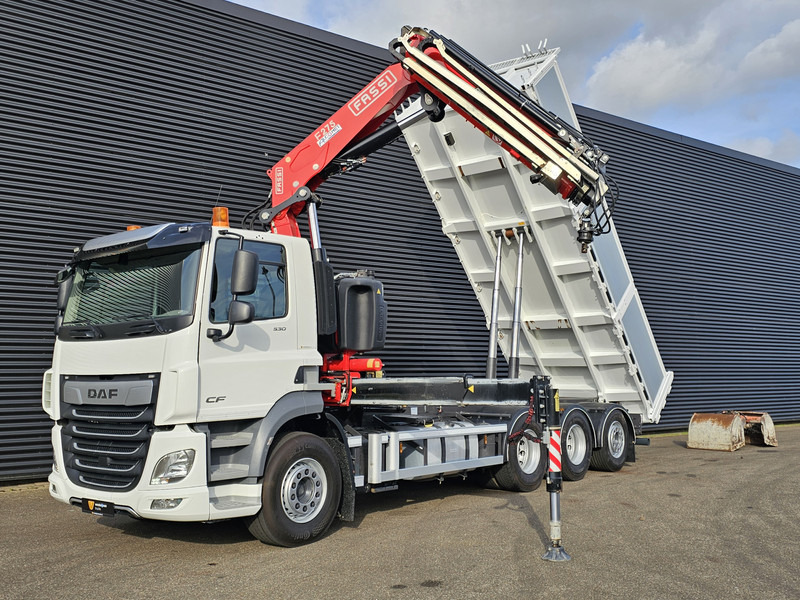 Camión multibasculante DAF CF 530 8x4-4 / FASSI 27.5 t/m CRANE + TIPPER