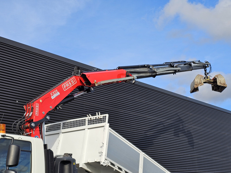 Camión multibasculante DAF CF 530 8x4-4 / FASSI 27.5 t/m CRANE + TIPPER