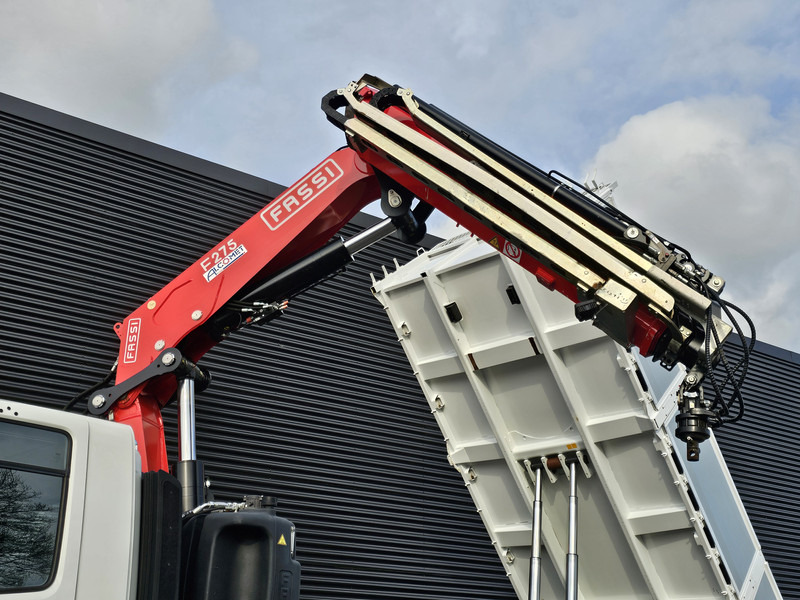 Camión multibasculante DAF CF 530 8x4-4 / FASSI 27.5 t/m CRANE + TIPPER
