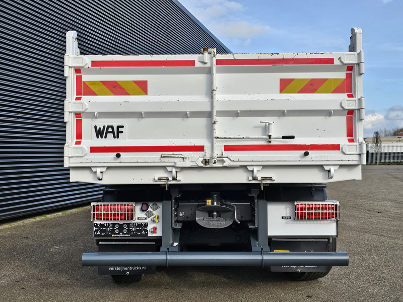 Camión multibasculante DAF CF 530 8x4-4 / FASSI 27.5 t/m CRANE + TIPPER