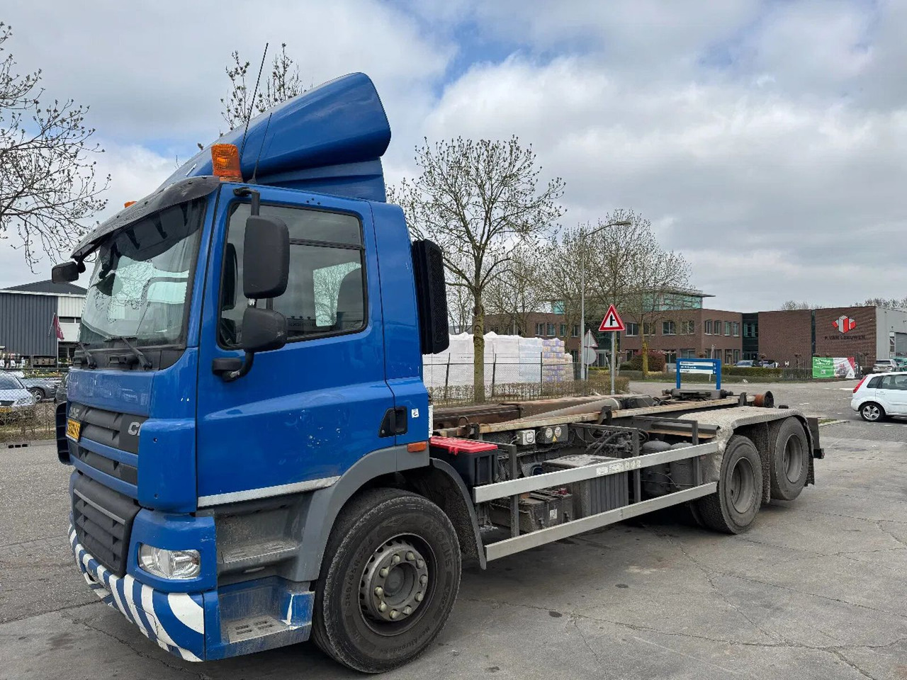 Camión multibasculante DAF CF 85.360 EURO 5 6X2 25T VDL HOOK TÜV 11-2025