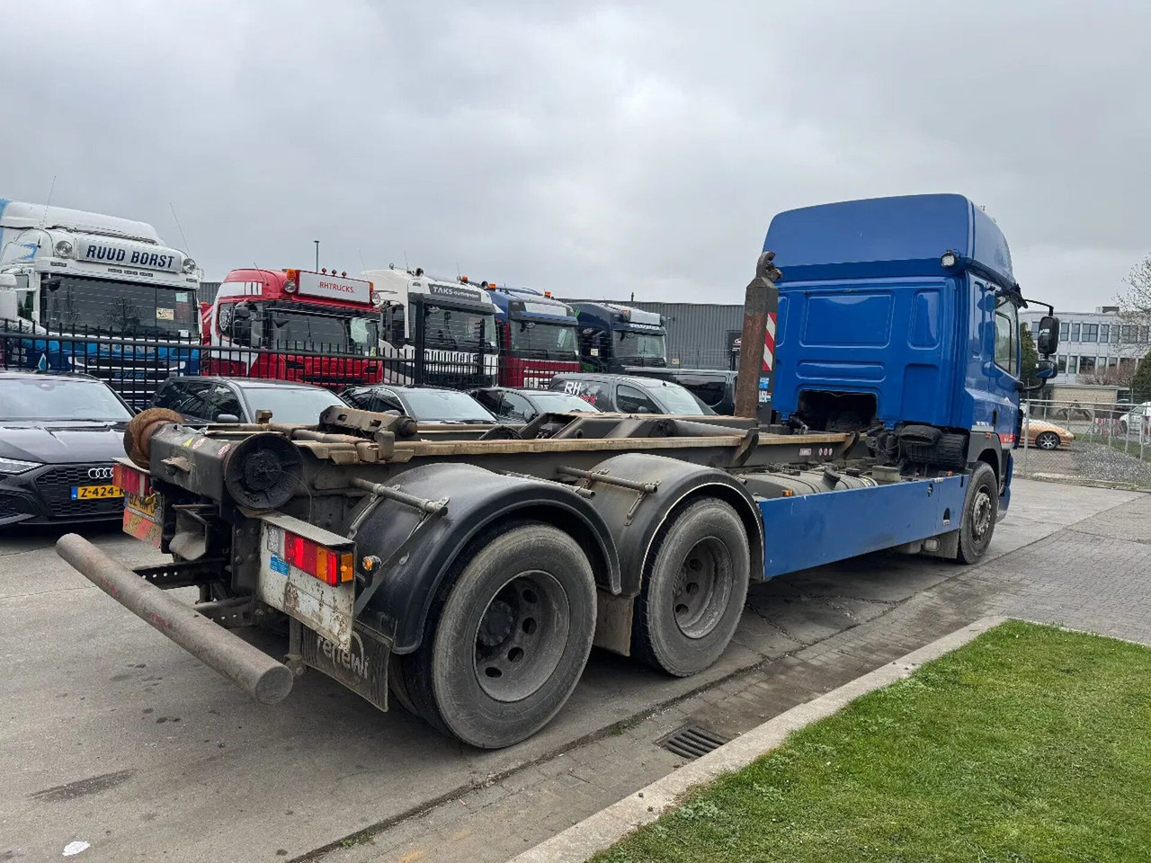 Camión multibasculante DAF CF 85 6X2 - EURO 5 + VDL HOOK + LIFT AXLE + TÜV