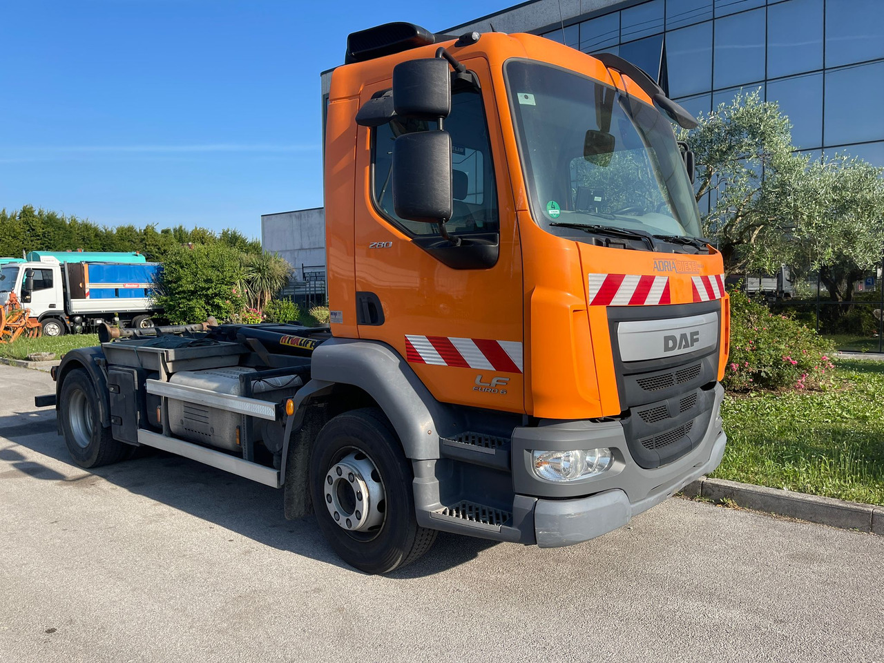 Camión multibasculante DAF LF280LE