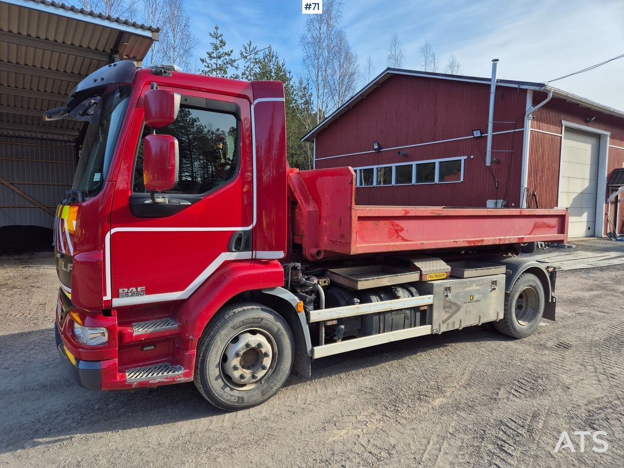 Camión multibasculante DAF LF55 Hook pallet