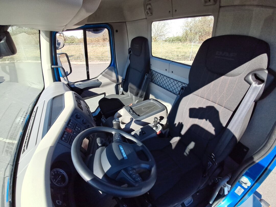 Camión multibasculante DAF LF 290 FA 4x2 LF 290 FA 4x2, Nebenantrieb, Navi, Abrollanlage HYVA T12-45