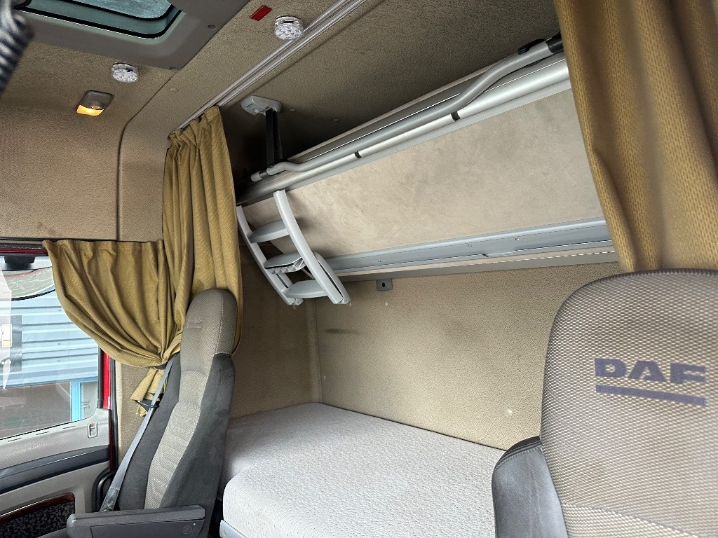 Camión multibasculante DAF XF105.410 8x2