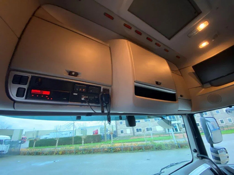 Camión multibasculante DAF XF106-530 8X2 / AJK HOOKLIFT 25000KG / 9 TON FRONT AXLE / NAVI / ONLY:612482 KM / SSC / AUTOMATIC / EURO-6 / 2019