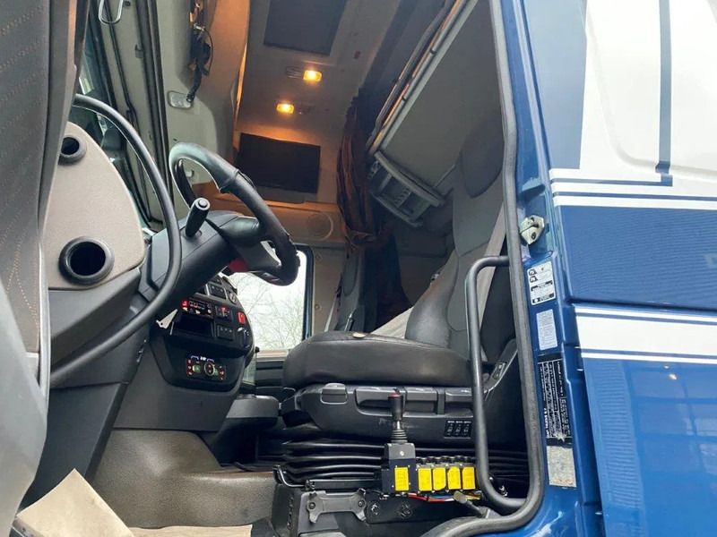 Camión multibasculante DAF XF106-530 8X2 / AJK HOOKLIFT 25000KG / 9 TON FRONT AXLE / NAVI / ONLY:612482 KM / SSC / AUTOMATIC / EURO-6 / 2019