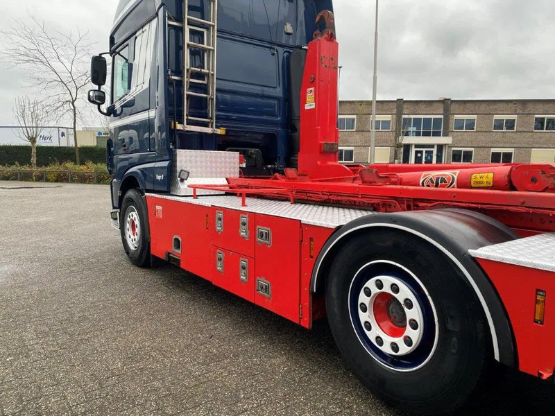 Camión multibasculante DAF XF106-530 8X2 / AJK HOOKLIFT 25000KG / 9 TON FRONT AXLE / NAVI / ONLY:612482 KM / SSC / AUTOMATIC / EURO-6 / 2019