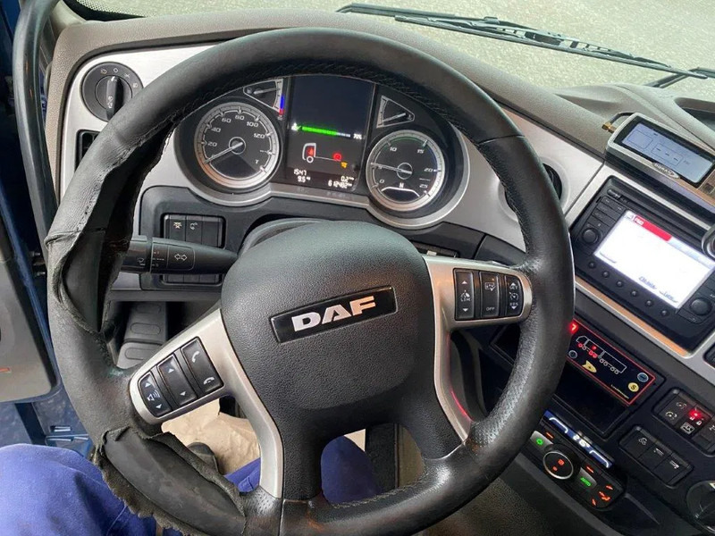Camión multibasculante DAF XF106-530 8X2 / AJK HOOKLIFT 25000KG / 9 TON FRONT AXLE / NAVI / ONLY:612482 KM / SSC / AUTOMATIC / EURO-6 / 2019