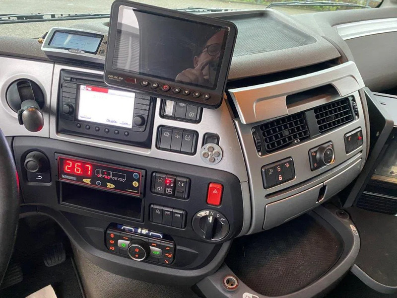 Camión multibasculante DAF XF106-530 8X2 / AJK HOOKLIFT 25000KG / 9 TON FRONT AXLE / NAVI / ONLY:612482 KM / SSC / AUTOMATIC / EURO-6 / 2019