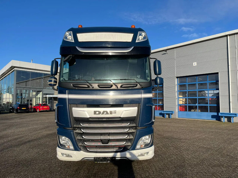 Camión multibasculante DAF XF106-530 8X2 / AJK HOOKLIFT 25000KG / 9 TON FRONT AXLE / NAVI / ONLY:612482 KM / SSC / AUTOMATIC / EURO-6 / 2019