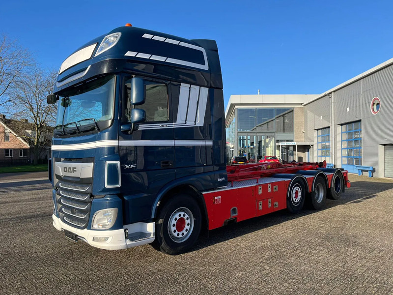 Camión multibasculante DAF XF106-530 8X2 / AJK HOOKLIFT 25000KG / 9 TON FRONT AXLE / NAVI / ONLY:612482 KM / SSC / AUTOMATIC / EURO-6 / 2019