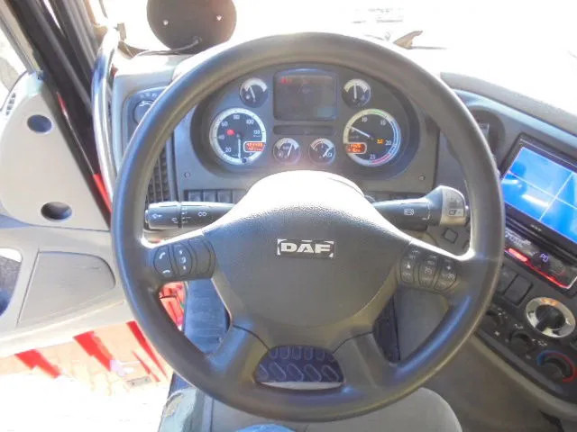 Camión multibasculante DAF XF 105 410 FAD 8X4 STEEL SUSPENSION