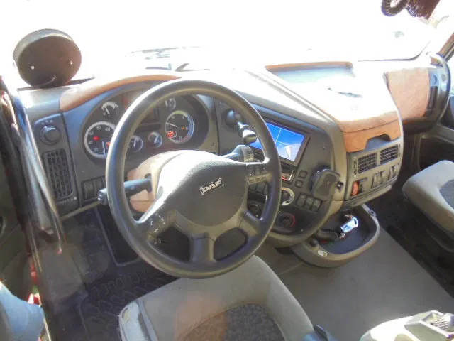 Camión multibasculante DAF XF 105 410 FAD 8X4 STEEL SUSPENSION