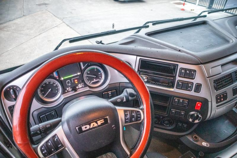 Camión multibasculante DAF XF 105.460 - AJK + intarder