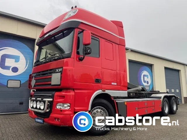 Camión multibasculante DAF XF 105 .460 FAS Euro 5 - Haakarmsysteem - Hooklift - Abrolkipper - Year 2006 - ANALOG TACHO -  TUV 05-2025