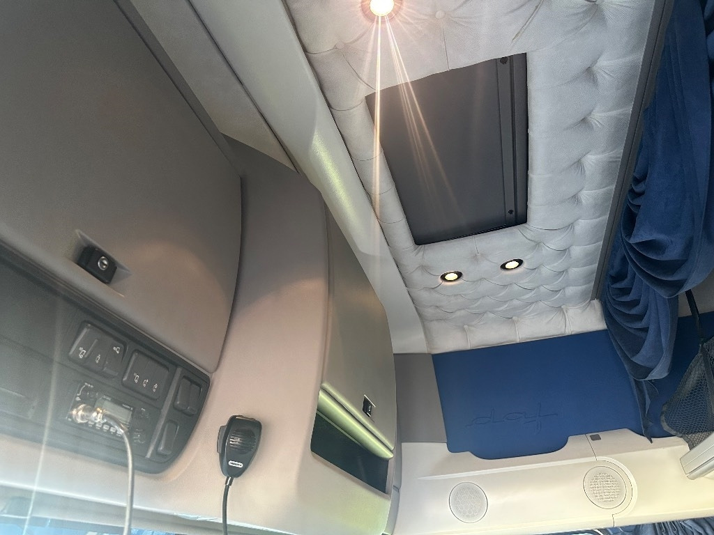 Camión multibasculante DAF XF 530 6x2*4