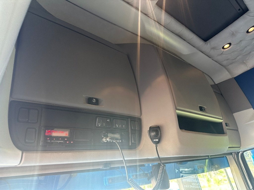 Camión multibasculante DAF XF 530 6x2*4