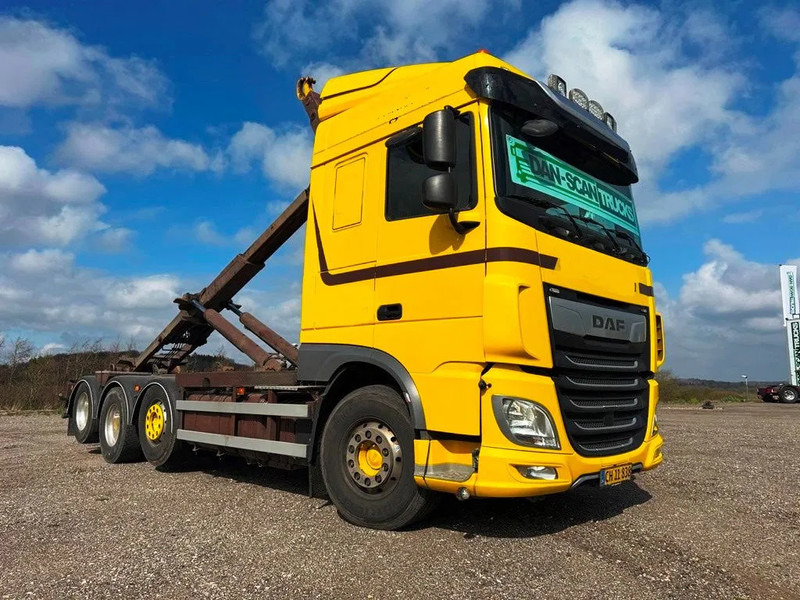 Camión multibasculante DAF XF 530 Hoglift with knæk arm.
