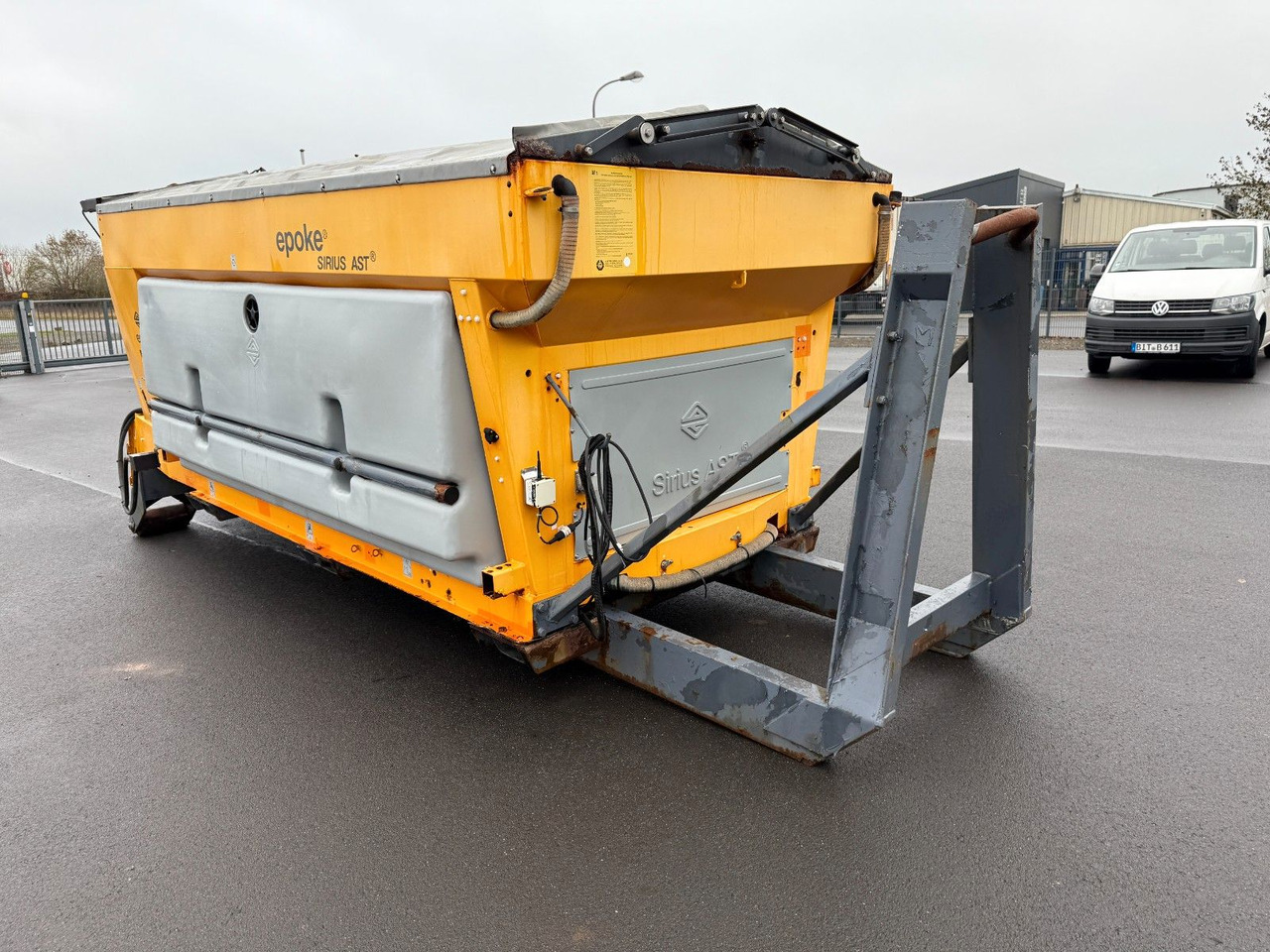 Camión multibasculante Epoke Salzstreuer Winterdienst Bandstreuer