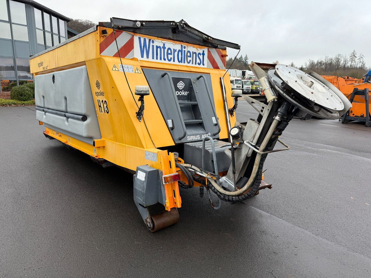 Camión multibasculante Epoke Salzstreuer Winterdienst Bandstreuer