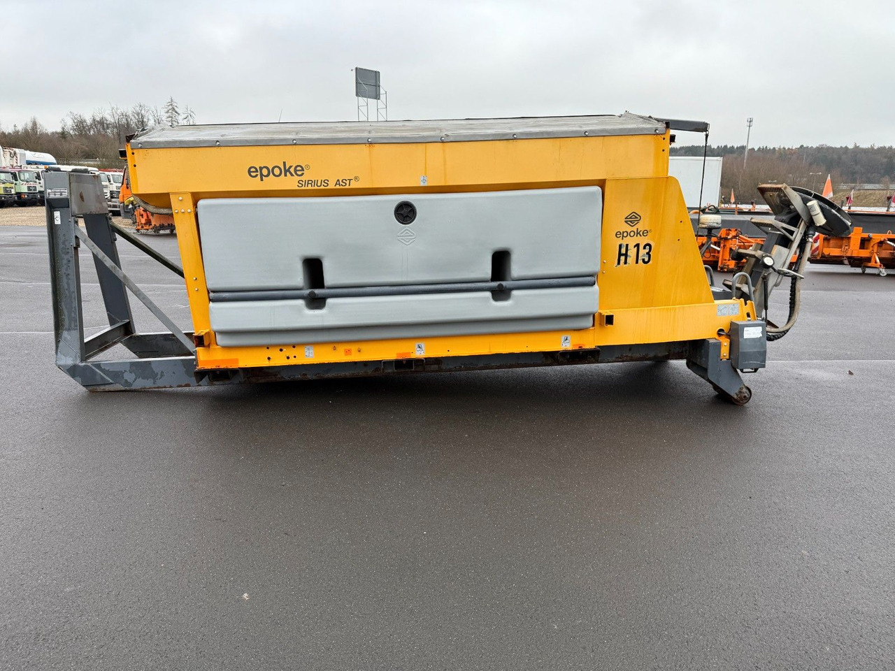 Camión multibasculante Epoke Salzstreuer Winterdienst Bandstreuer