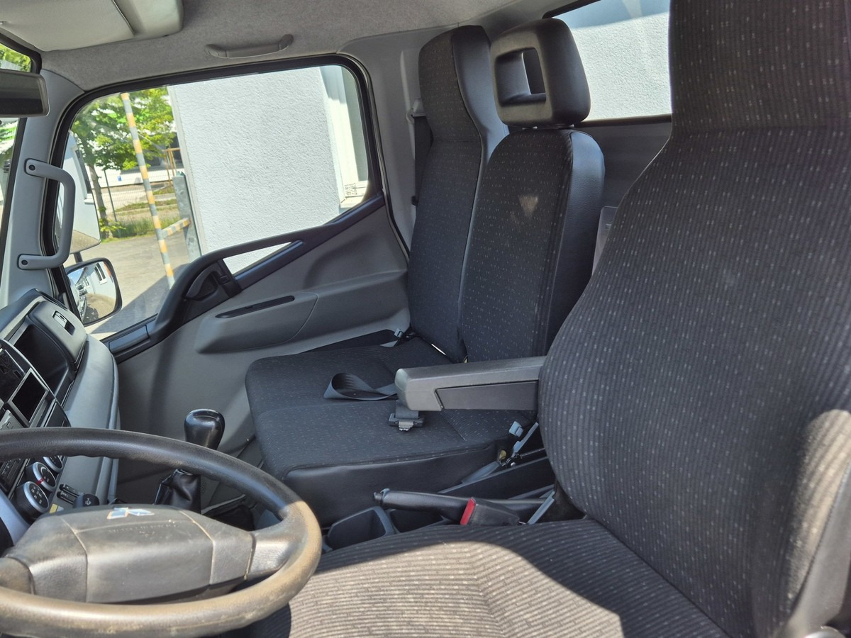 Camión multibasculante FUSO Fuso Canter 7C18 City Abrollkipper AHK Hooklift