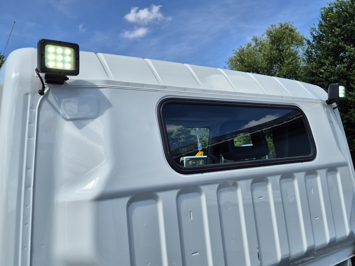 Camión multibasculante FUSO Fuso Canter 7C18 City Abrollkipper AHK Hooklift